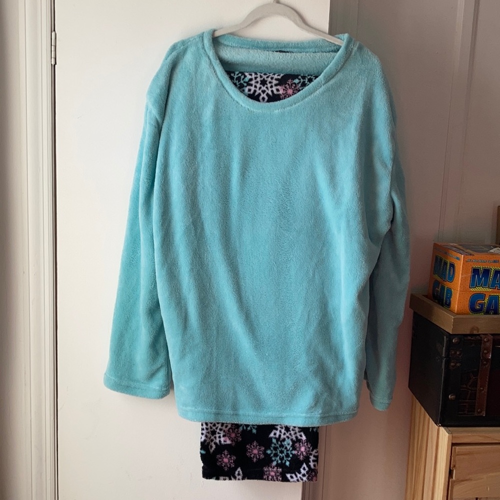 3/$20 NWOT fuzzy pajamas